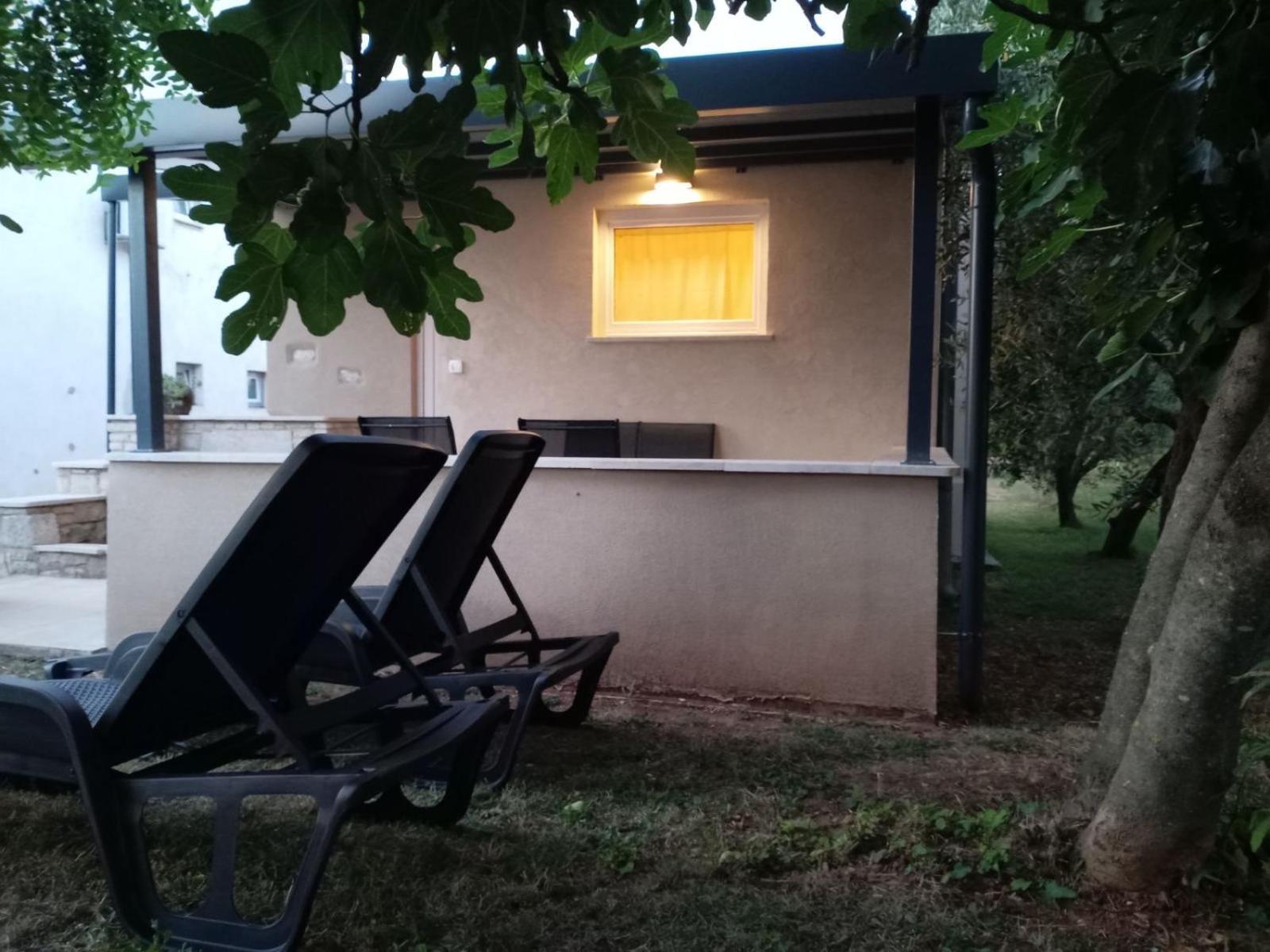 House For Rent Ulika Villa Valbandon Bagian luar foto